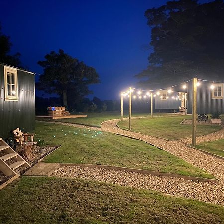 The Shepherds Huts & The Well Lodge At Ormesby Manor Ormesby Saint Michael Exterior photo